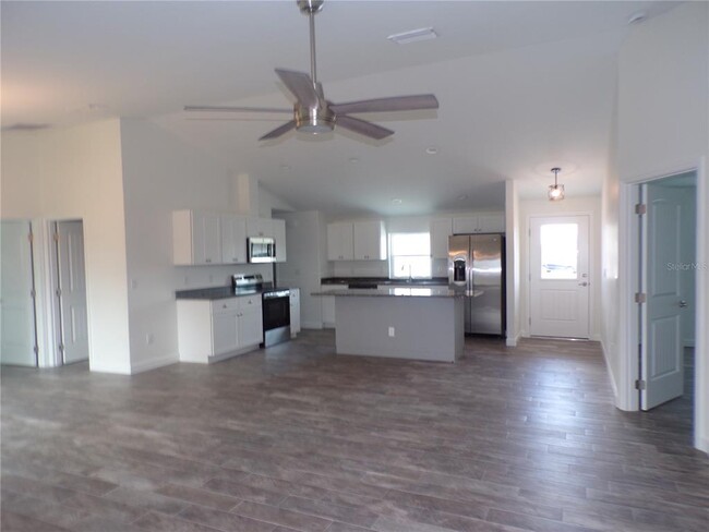 Building Photo - 2989 Pinetree St