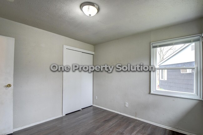 Building Photo - 5248 E 11th Pl