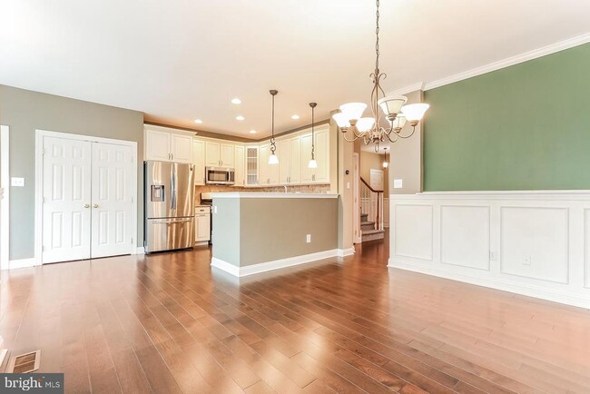 Building Photo - 53 Malsbury St