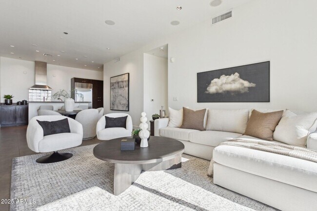 Building Photo - 15215 N Kierland Blvd