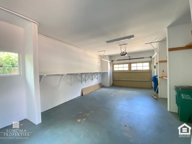 Building Photo - Charming 2bd/2ba House in Downtown Sonoma!