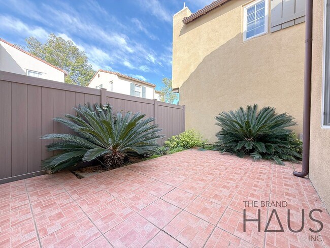 Building Photo - Desirable Oak Creek Community Detached Home with Two Car Garage