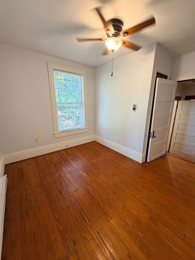 Building Photo - 332 Pinelake Dr.