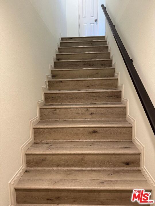 Building Photo - 13112 Moorpark St