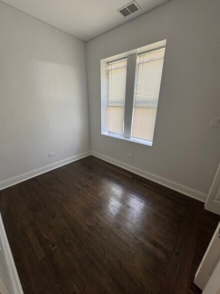 Building Photo - 1420 S 49th Ave