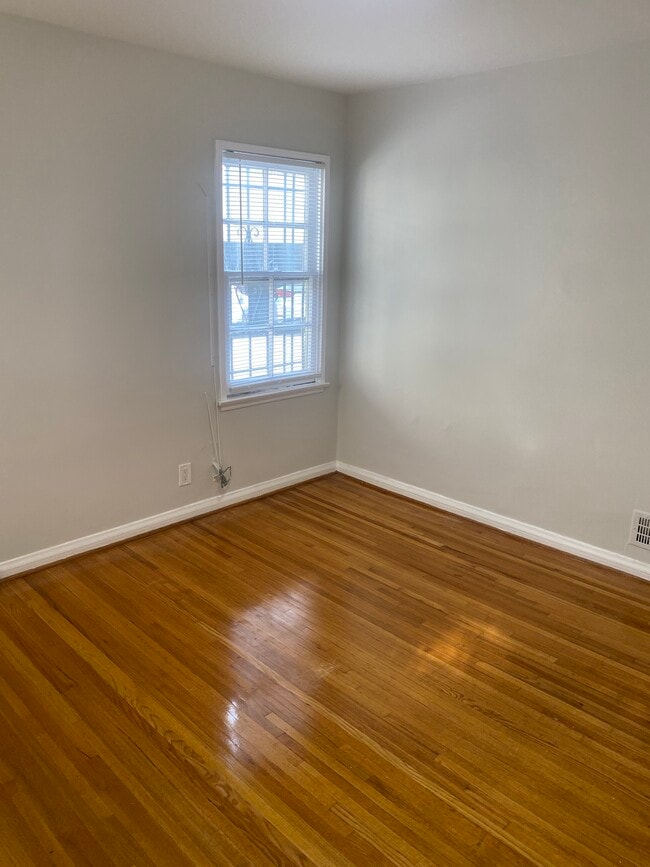 Building Photo - 218 S Fuller Ave