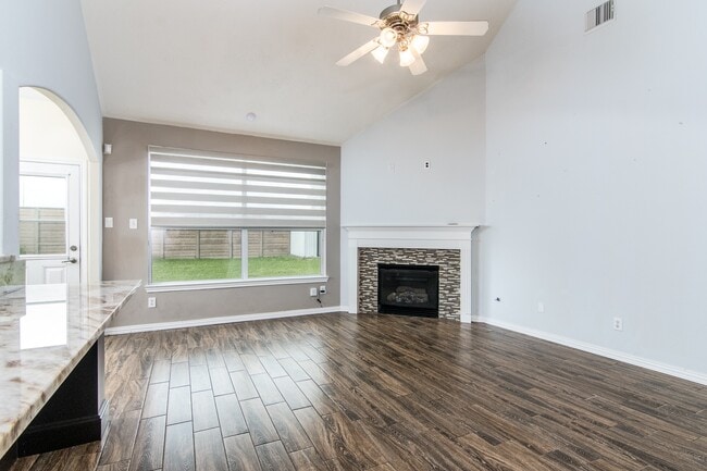 Building Photo - 22015 Field Green Dr