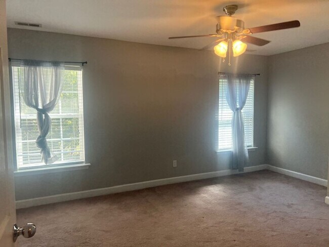 Building Photo - 8 Grosbeak Ln