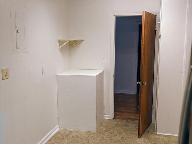 Building Photo - 1310 W Woodlawn Ave