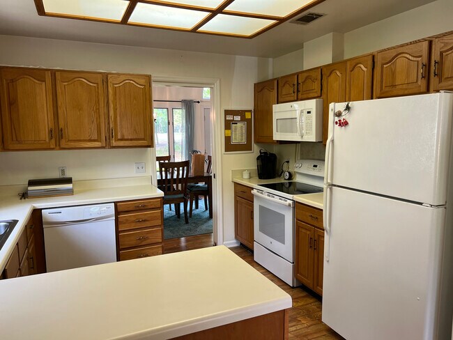 kitchen - 1407 BB Sams Ct