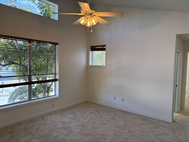 Building Photo - 2909 Albany St