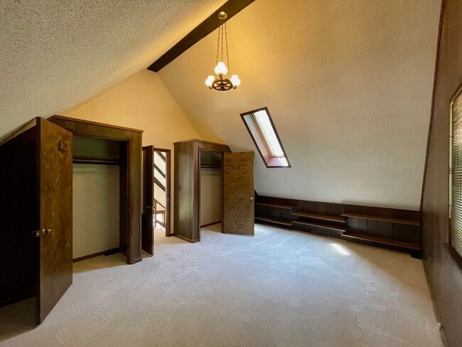 Building Photo - Unique 4 Bedroom Home on Dead-End Road w/ ...