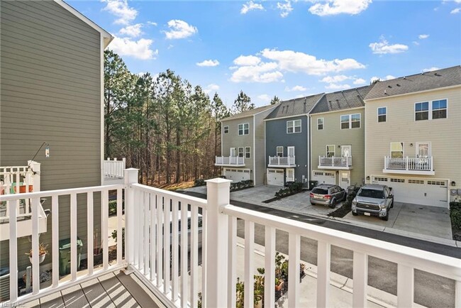 Building Photo - Newer Construction 3 Story Condo!