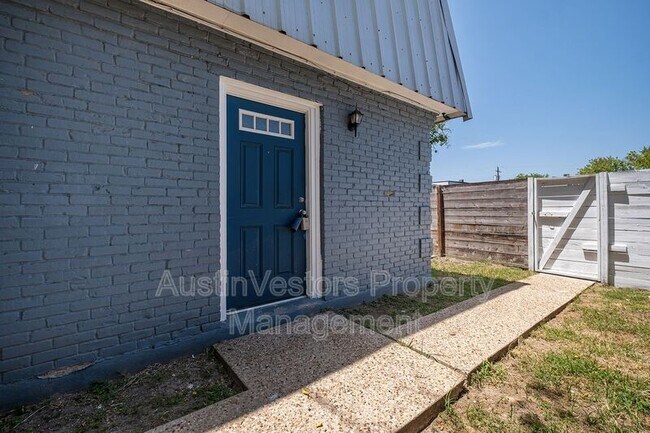 Building Photo - 2217 Mission Hill Dr