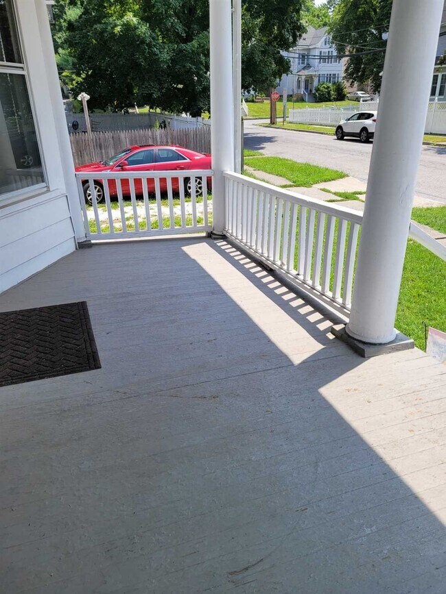 Building Photo - 2 State St