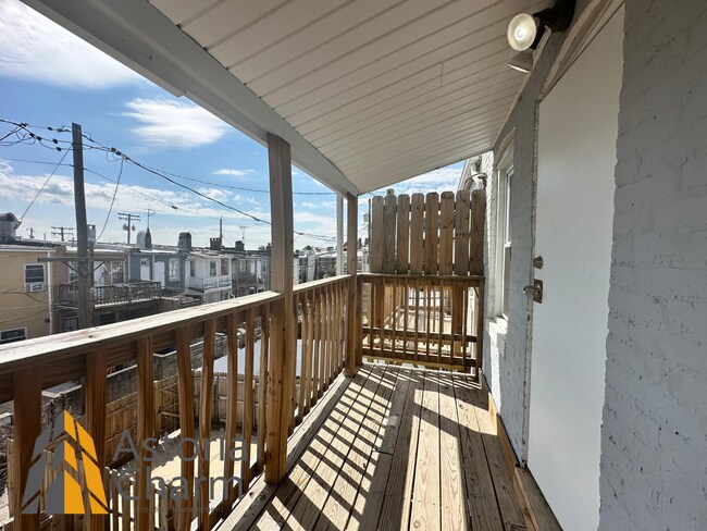 Building Photo - Updated 2 Bedroom 1.5 Bath Home with Deck,...