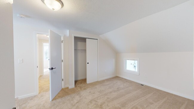 Building Photo - IMMACULATE - Clark / Fulton Area - 3 Bedro...