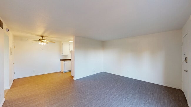 Primary Photo - 400 Alameda del Prado