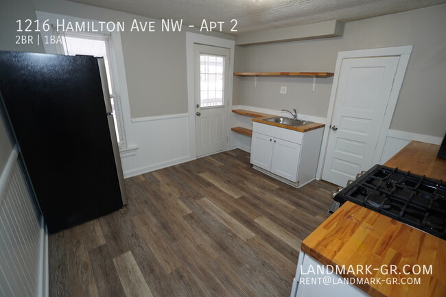 Building Photo - Updated 2-Bed, 1-Bath – First Month $775 Rent