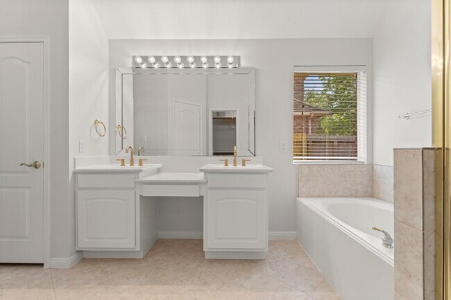 Building Photo - 23214 Goldensong Ct