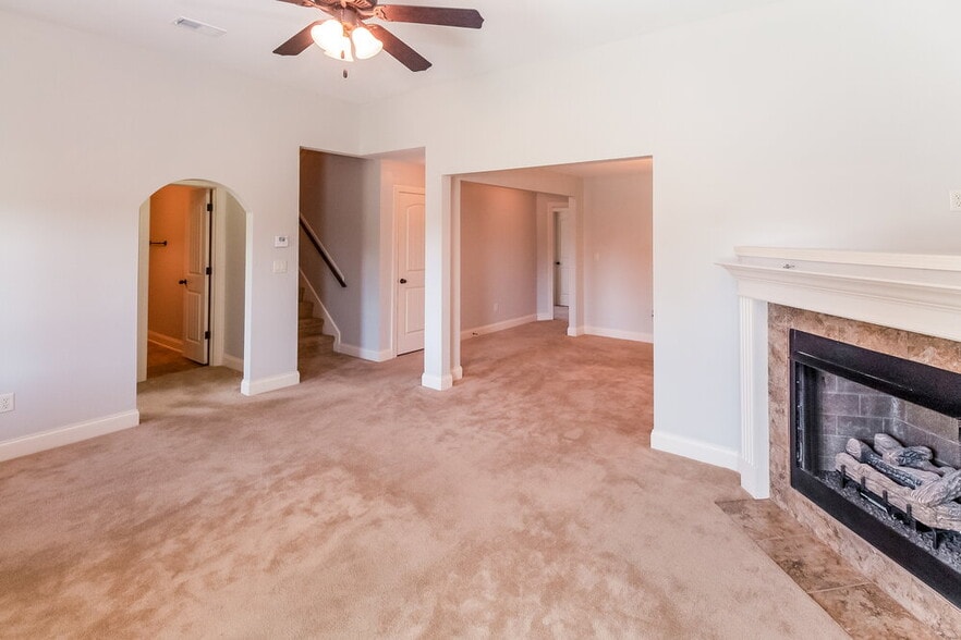 Building Photo - 5823 Bedford Pl