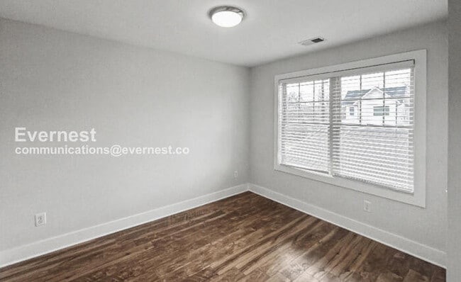 Building Photo - 4 Bed/2.5 Bath Home with Garage / Pet-Friendly / Available Now!