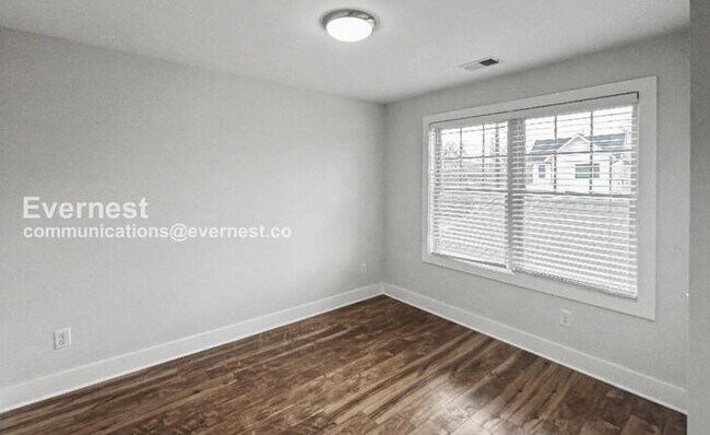 Building Photo - 736 29th Ave N