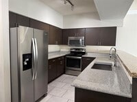 Building Photo - 3102 Kings Rd