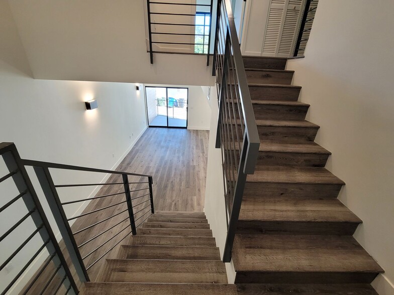 Building Photo - 862 Moraga Dr