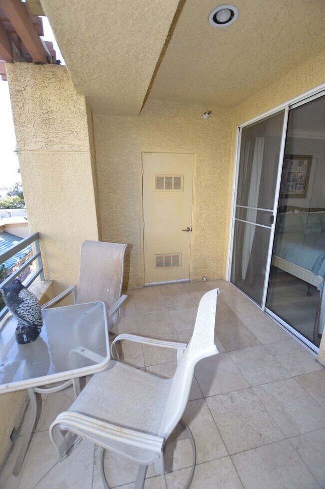 Building Photo - Meridian Furnished 2 Bd / 2 Ba Luxury Condo, Newly Renovated