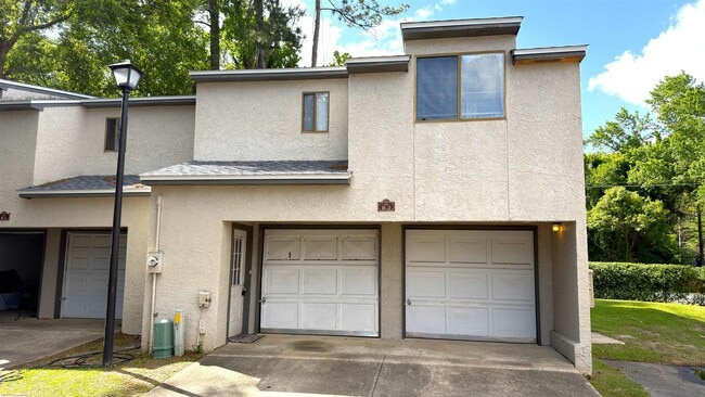 Building Photo - 1315 Airport Dr