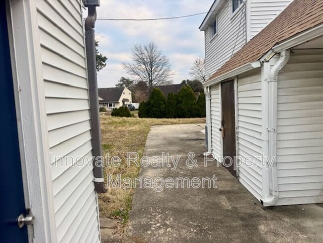 Building Photo - 2819 Comly Rd