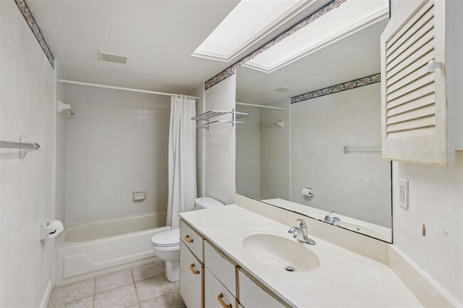 Building Photo - 300 N Shadowbay Blvd