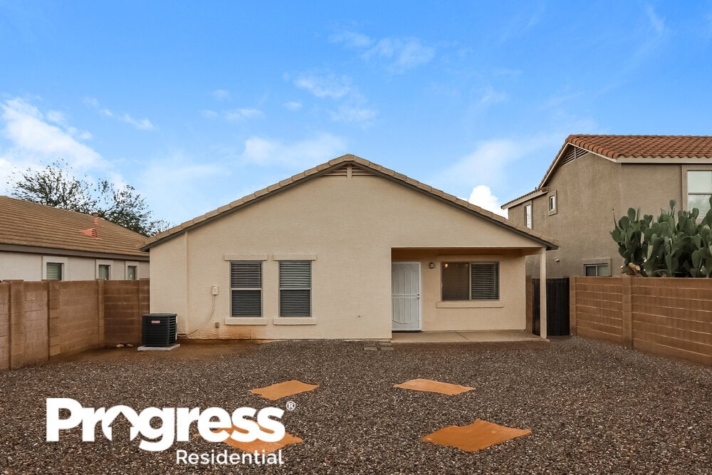 Building Photo - 1718 E Daniella Dr