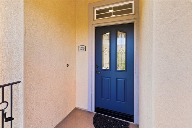 Building Photo - $3,456 - 2 Bed / 2 Bath Stunning Corner Un...