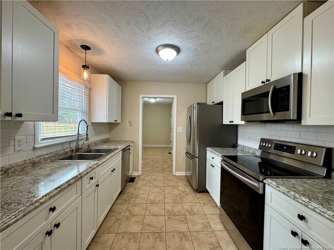 Building Photo - 7031 Calamar Dr