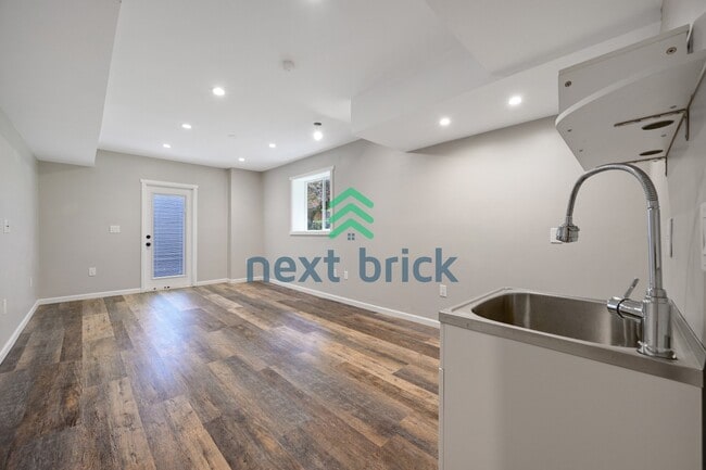 Building Photo - Move-In Ready 4 Bedroom Home in Prime Bellevue Location