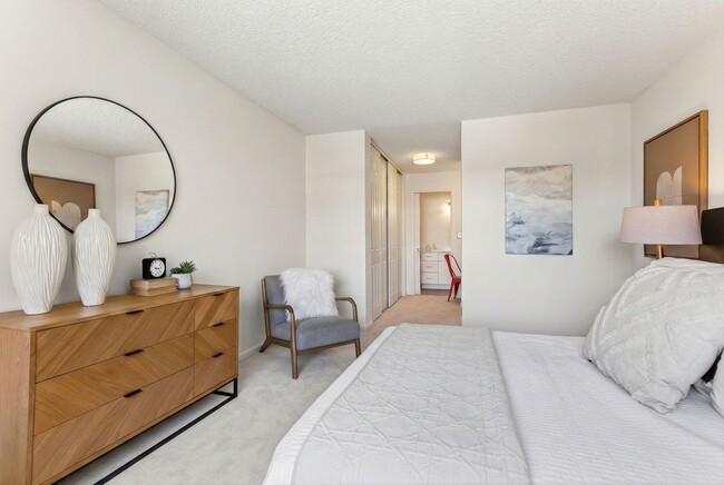 Building Photo - Modern 2-Bedroom Condo with Pool and Koi Pond Views