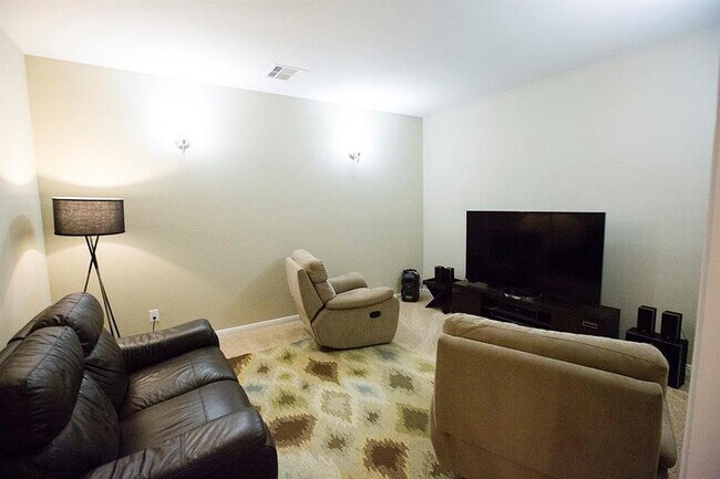 Building Photo - 25630 Foxrun Vista Dr