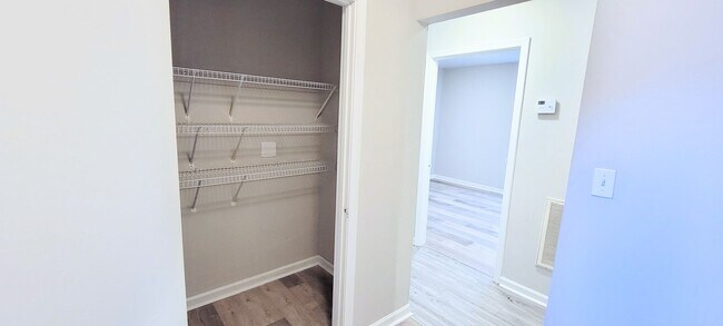 Building Photo - Charming 4BR Home with Modern Upgrades & Spacious Yard