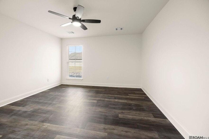 Building Photo - 38254 Shelby Dr