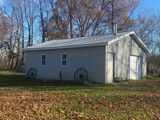 Building Photo - 3230 Genesee Rd