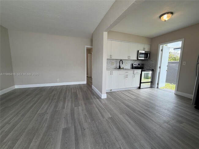 Building Photo - 2300 Douglas St