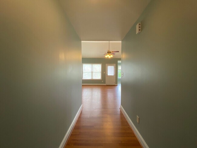 Building Photo - Home for Rent in Woodstock! View with 48 H...