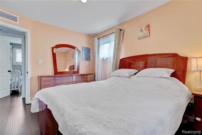 Building Photo - Beautiful Home in Dearborn Heights