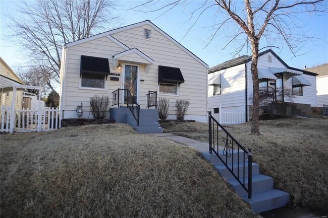 Building Photo - 1349 Kraft St