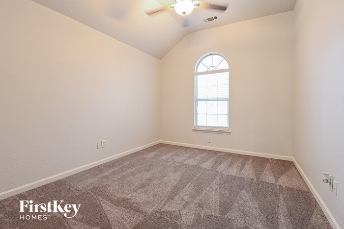 Building Photo - 8606 Granville Dr