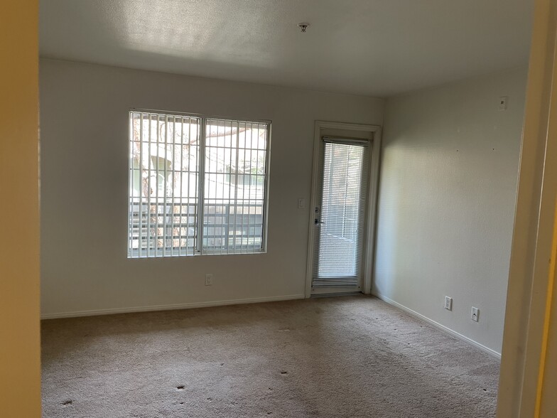 Building Photo - 2111 Sealion Dr