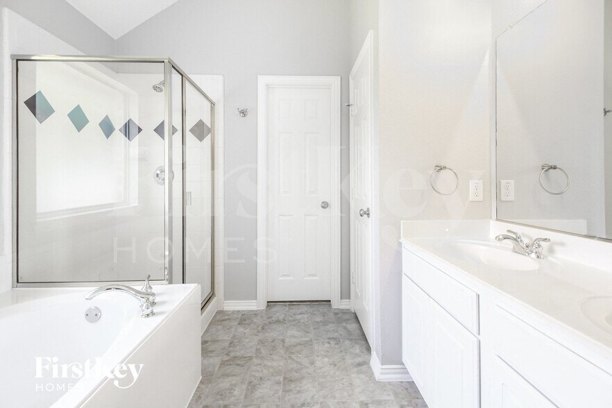 Building Photo - 8 Willowstone Ct