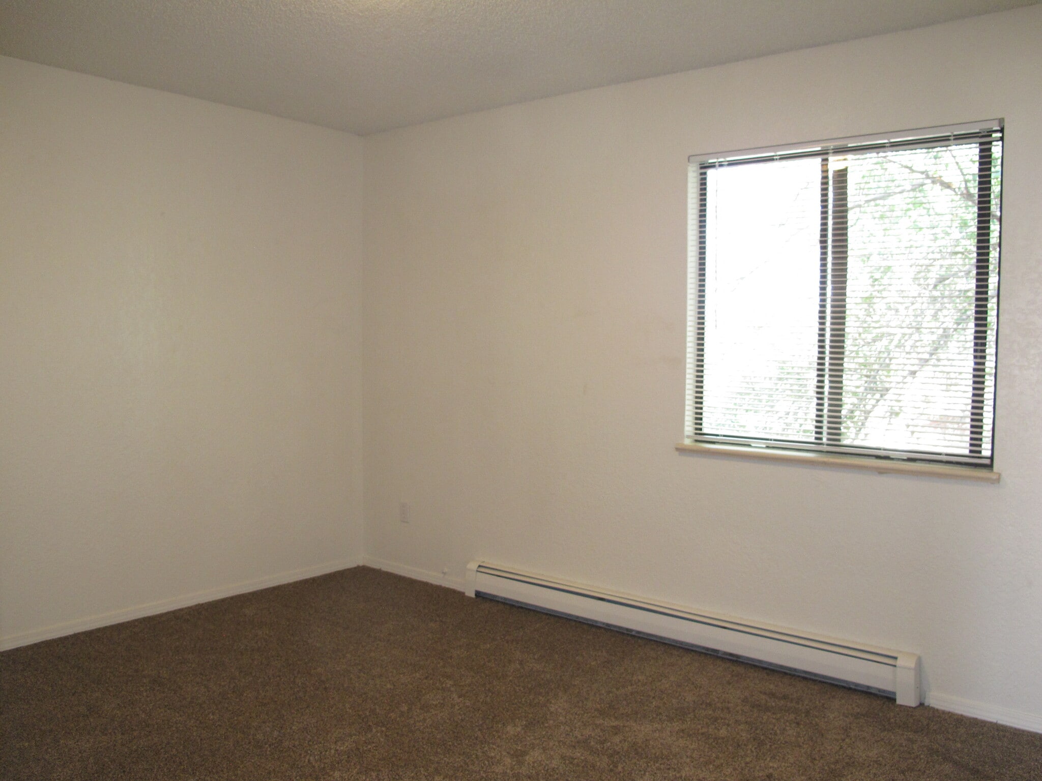 Building Photo - 3190 Hill Ave